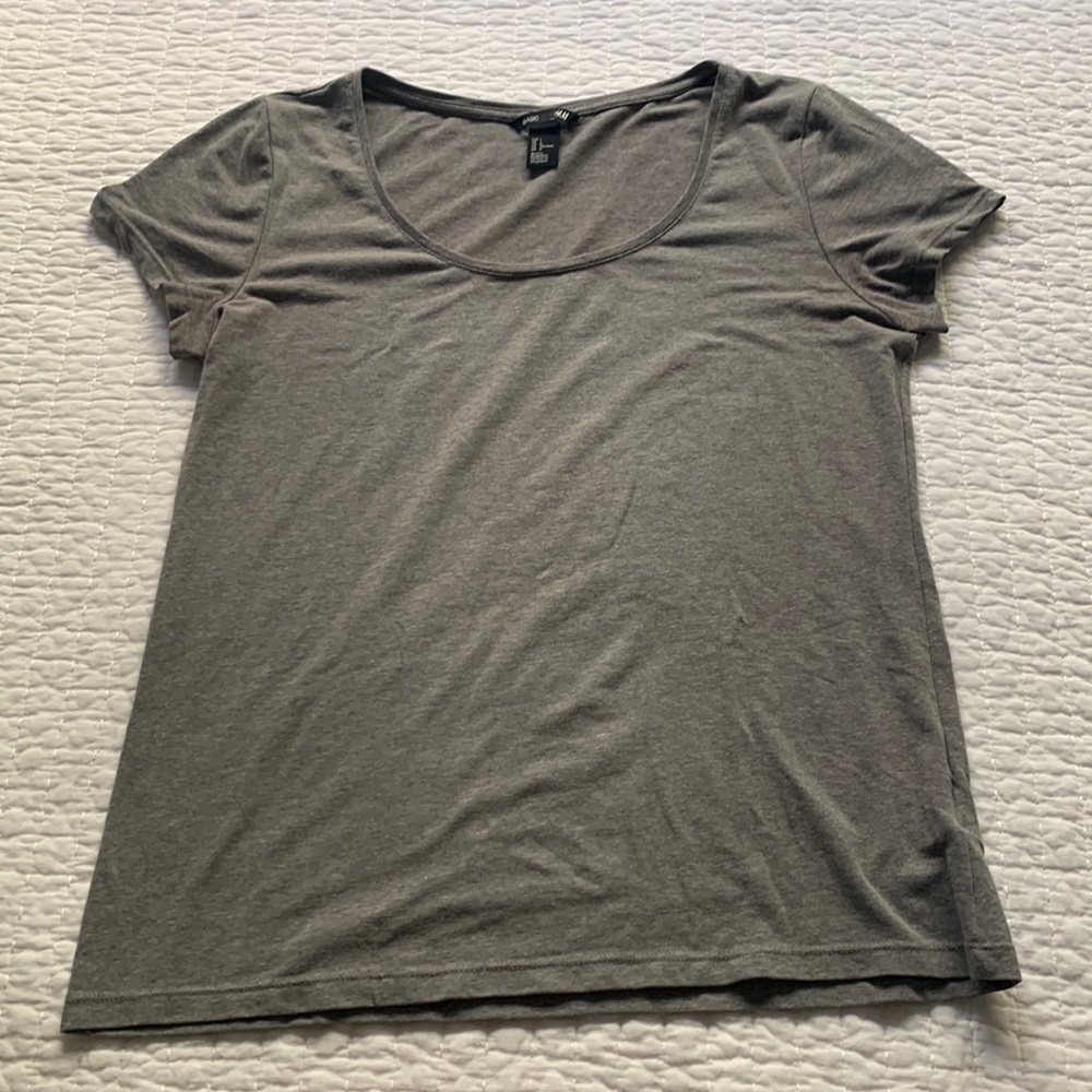 Grey T-Shirt - H&M - Size Large 🩶